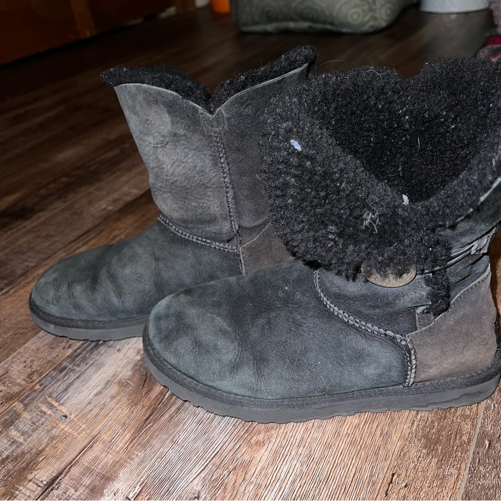Black uggs - Picture 7 of 7